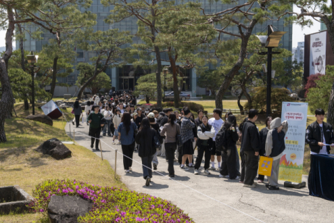 햇살 속 커피 한 잔, 웃음으로 피어난 캠퍼스…대구보건대 '느좋 재학생' 이벤트 성료
