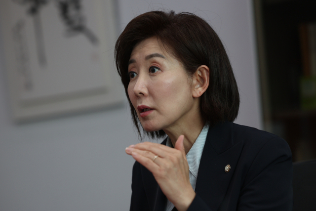 국민의힘 나경원 대선 경선 후보가 서울 여의도 국회 의원회관에서 연합뉴스와 인터뷰하고 있다. 연합뉴스
