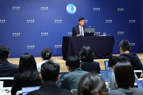 금리 인하 발목 잡은 환율 변동성… 5월 추가 인하 유력