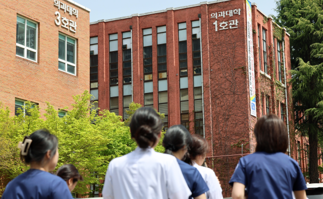 의대 정원 동결 환영한 의협…시민사회 