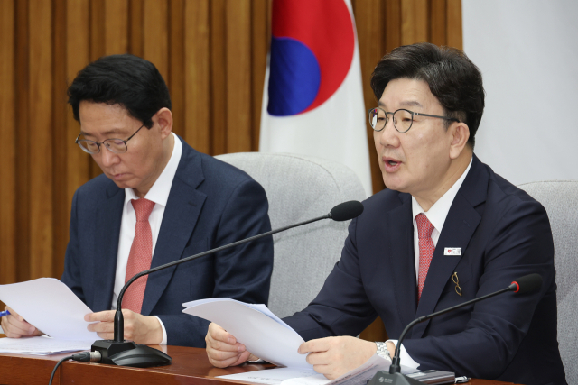 국민의힘 권성동 원내대표가 18일 서울 여의도 국회에서 열린 원내대책회의에서 발언하고 있다. 연합뉴스