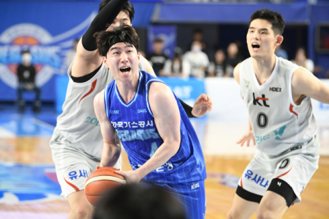 [KBL 프로농구 PO] 대구 한국가스공사, 수원 KT 꺾고 2승 2패…승부를 5차전으로 몰고 가