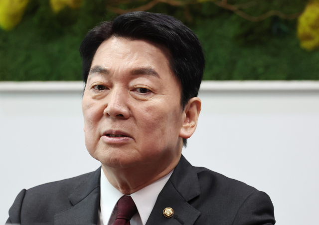 대선 출마를 선언한 국민의힘 안철수 의원이 서울 여의도 국회 의원회관에서 연합뉴스와 인터뷰하고 있다. 연합뉴스