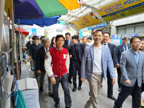 서문시장연합회, 김문수 후보와 간담회…자필로 쓴 글귀도 전달