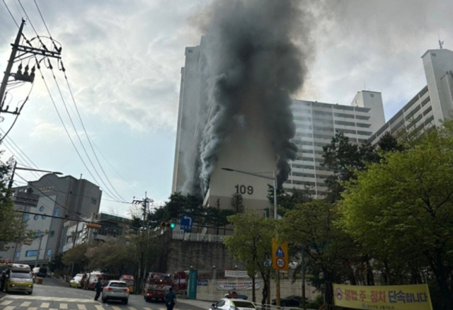 서울 관악구 봉천동 아파트 화재. 연합뉴스