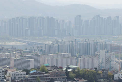 전국 아파트 시세 떨어질 때 강남만 급등…아파트 매입에 최대 74년