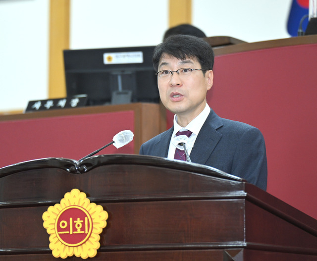 김정기 대구시장 권한대행이 21일 대구시의회 임시회 제1차 본회의에서 추가경정 예산안에 대해 설명하고 있다. 대구시 제공.