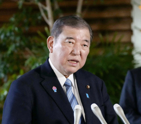 日이시바, 'A급 전범' 야스쿠니에 공물 봉납…참배는 안할 듯