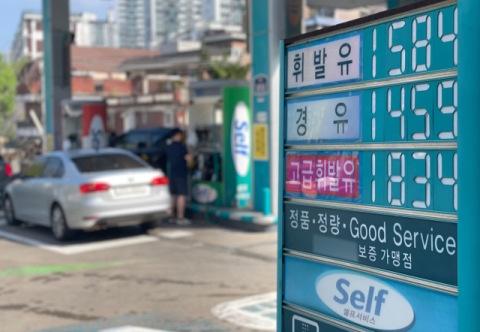 [속보] 유류세 인하 연장, 인하율 조정…휘발유 10%·경유 15%