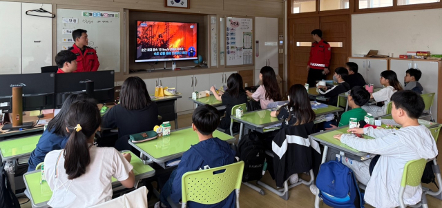남부산림청은 지난 22일 진보초등교 5학년생을 대상으로 산불예방 홍보 교육 실시했다. 남부산림청 제공