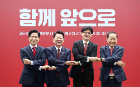 완성된 4강 대진표, 어디 줄서나?…현역 의원들 이합집산 가속