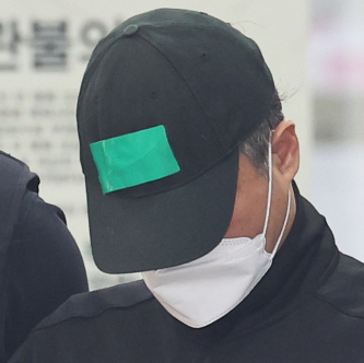 '부모·아내·두딸' 일가족 살해 가장, 계획 범죄냐 묻자 끄덕