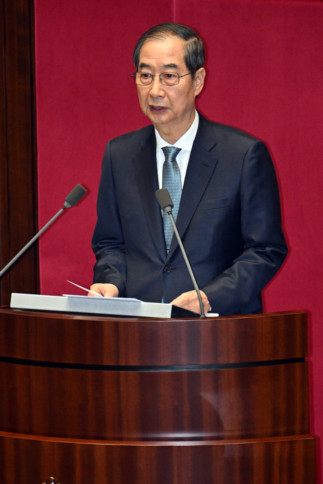 한덕수 대통령 권한대행 국무총리가 24일 서울 여의도 국회 본회의장에서 추가경정예산안 시정연설을 하고 있다. 정부가 예산안을 국회에 제출할 때 하는 시정연설을 대통령 권한대행이 하는 것은 1979년 11월 당시 권한대행이던 최규하 전 대통령 이후 46년 만이다. 연합뉴스