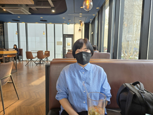 안효숙(45) 씨는 7살 때부터 시력을 잃고 확대경에 의존하면서 지냈다. 30년 만에 각막을 이식받고 세상의 빛을 다시 보게 되면서, 자신 또한 훗날 남들에게 장기를 기증하겠다고 말했다. 임재환 기자