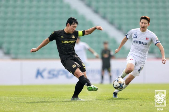 지난 시즌 K5리그 챔피언십 용산건융FC와 김해재믹스FC의 경기 모습. 대한축구협회 제공