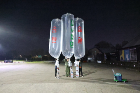 납북자 가족, 파주 임진각서 '대북전단' 기습 살포