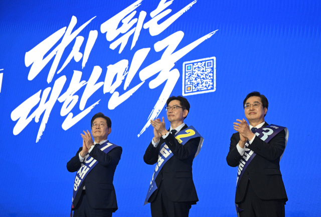 더불어민주당 이재명(왼쪽부터)·김경수·김동연 대선 경선 후보가 27일 경기 고양시 킨텍스에서 열린 