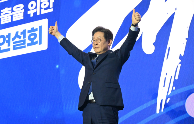 더불어민주당 대선 후보로 선출된 이재명 후보가 27일 경기 고양시 킨텍스에서 열린 