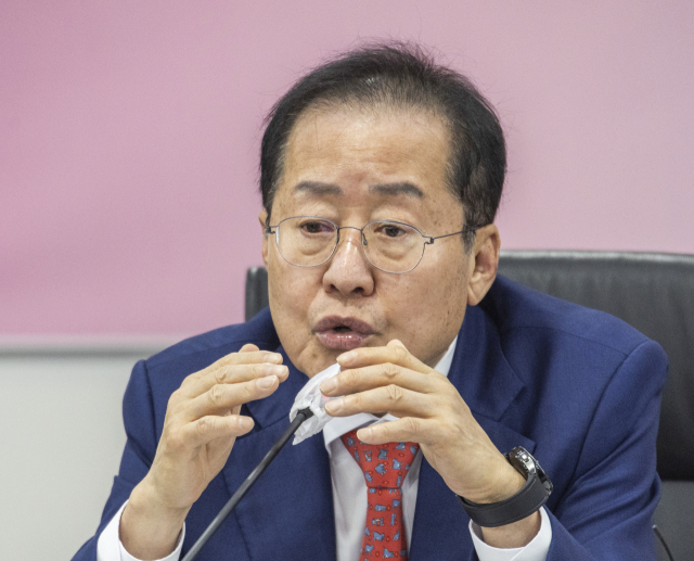 홍준표 국민의힘 대선 후보가 28일 서울 여의도 중소기업중앙회를 방문해 가진 정책간담회에서 자신의 