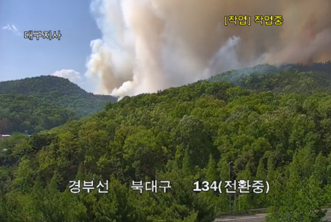 [속보] 대구 함지산, '산불 2단계' 발령…동원 헬기 20대로 늘어