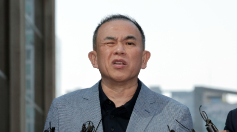명태균, 檢 출석하며 