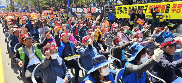 안동시 산불피해 주민대책협의회가 29일 산불피해 7개면 주민 300여명이 참석한 가운데 재난 지원 현실화를 요구하는 집회를 가졌다. 엄재진 기자