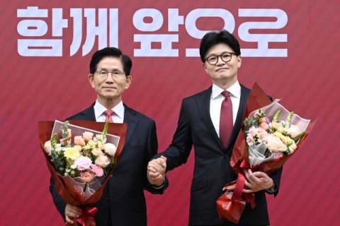 '배신자 프레임' 띄우는 김문수 vs '당 쇄신·변화' 한동훈