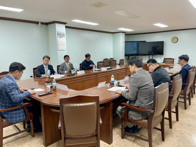 지난달 29일 매일신문사 회의실에서 독자위원회 회의가 열리고 있다. 이연정 기자