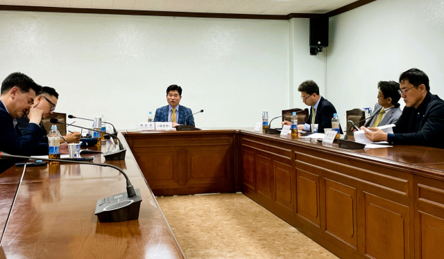 지난달 29일 매일신문사 회의실에서 독자위원회 회의가 열리고 있다. 이연정 기자