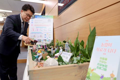 꽃차 한 잔에 비바리움 만들기 체험…스트레스 사라지네