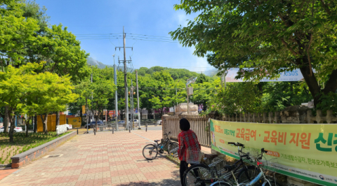 끝나지 않은 함지산 산불에 불안감…1일 비소식 기다리는 주민들