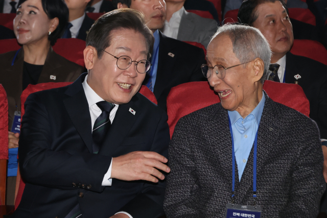 더불어민주당 이재명 대선 후보가 30일 서울 여의도 국회 의원회관에서 열린 더불어민주당 제21대 대통령선거 