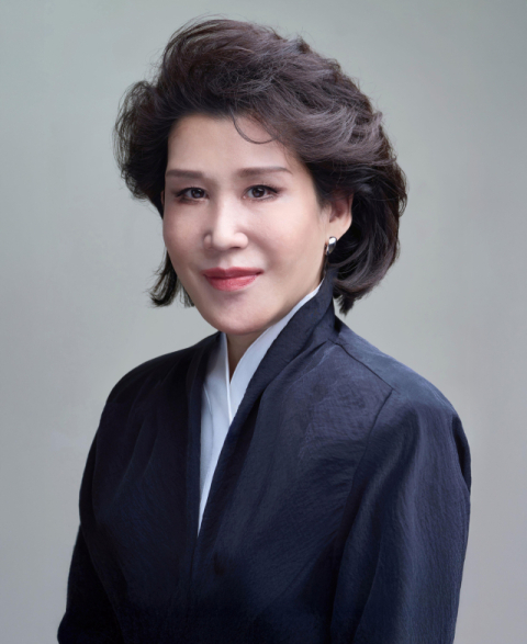 이명희 총괄회장, ㈜신세계 지분 10% 전량 딸 정유경 회장에 증여