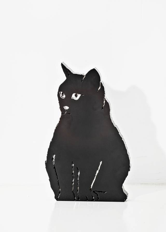 황혜선, 왼쪽을 바라보는 고양이, 2023, 알루미늄, h35cm