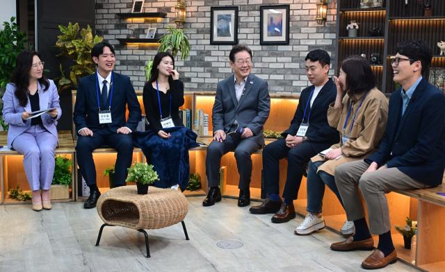 더불어민주당 이재명 대선 후보가 30일 서울 구로구 한 스튜디오에서 열린 