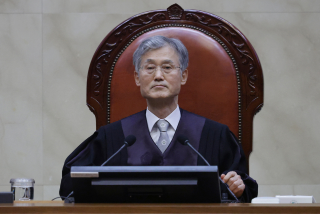 한덕수 대통령 권한대행 국무총리가 1일 정부서울청사에서 대국민담화를 하기 앞서 인사하고 있다. 연합뉴스
