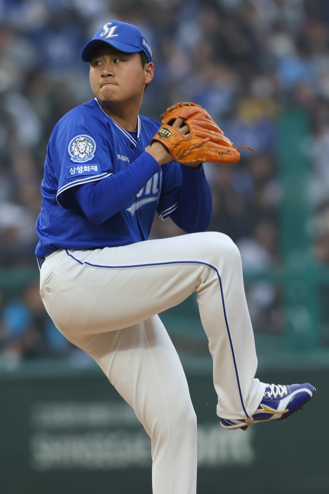 삼성 라이온즈의 이승현이 1일 인천에서 열린 SSG 랜더스와의 경기에 선발 등판해 투구하고 있다. 삼성 제공
