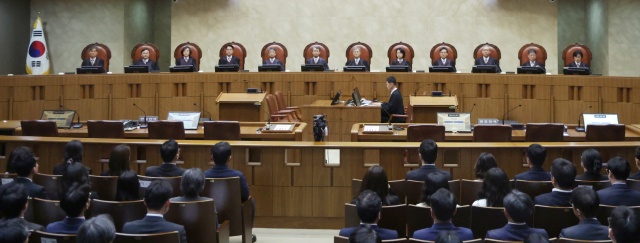조희대 대법원장을 비롯한 대법관들이 1일 서울 서초구 대법원에서 더불어민주당 이재명 대선 후보의 공직선거법 위반 사건 상고심 선고를 위해 참석해 있다. 연합뉴스
