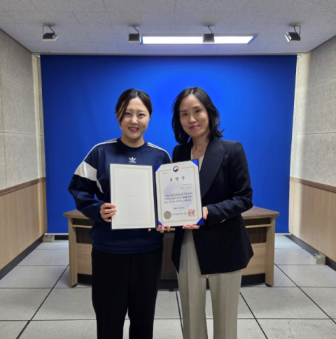 제58회 과학의 날 기념 유공 학생 및 교사 포상을 받은 비슬초 이은서 교사. 대구시교육청 제공