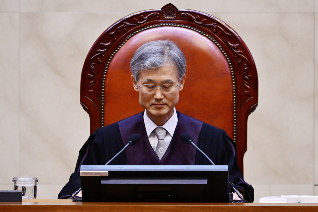 조희대 대법원장이 1일 서울 서초구 대법원에서 열린 더불어민주당 이재명 대선 후보의 공직선거법 위반 사건 상고심 선고에 참석해 있다. 연합뉴스