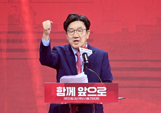 국민의힘 권성동 원내대표가 3일 경기 고양시 킨텍스에서 열린 국민의힘 최종 대선 후보 선출을 위한 전당대회에서 인사말을 하고 있다. 연합뉴스