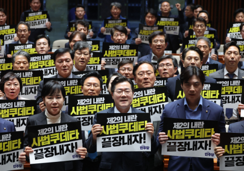 민주, 李파기환송 강경대응…대법원장 탄핵은 일단 보류