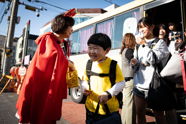 「赤いマントの先生はおやつを与えますか？」 Gyeongsan Seobucho、子供の日「幸福との日」グランドフェスティバル