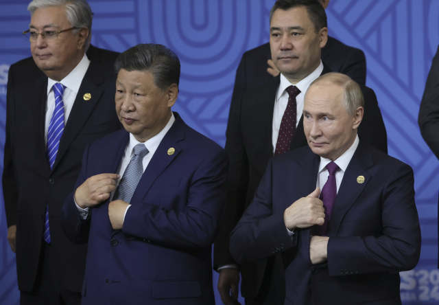 지난해 8월 러시아 카잔에서 열린 브릭스(Brics) 정상회의에서 만난 푸틴 러시아 대통령과 시진핑 중국 국가주석. 연합뉴스