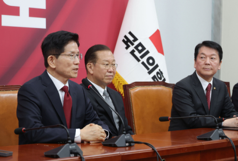 김문수, '단일화 압박' 지도부에 