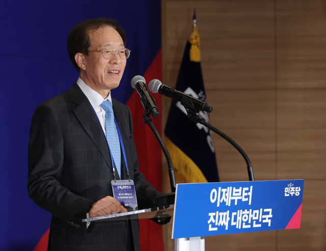 더불어민주당 이재명 대선 후보 국민대통합위원회 공동위원장을 맡은 이석연 전 법제처장이 30일 서울 여의도 국회 의원회관에서 열린 중앙선거대책위원회 출범식에서 발언하고 있다. 연합뉴스