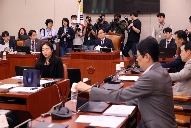 7일 서울 여의도 국회에서 열린 법제사법위원회 법안심사제1소위원회에서 더불어민주당 소속 박범계 소위원장이 발언하고 있다. 연합뉴스