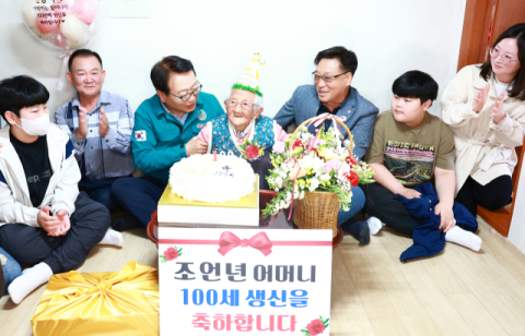 울진군 100세 어르신에 존경 담아