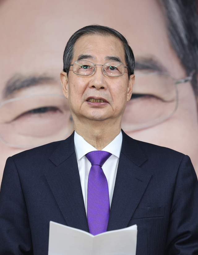 무소속 한덕수 대통령선거 예비후보가 7일 서울 영등포구 선거캠프 사무실에서 열린 기자회견에서 대선 단일화와 관련해 발언하고 있다. 연합뉴스