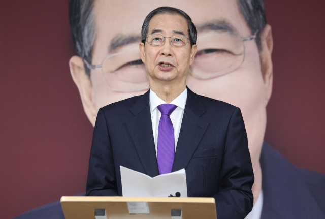 무소속 한덕수 대통령선거 예비후보가 7일 서울 영등포구 선거캠프 사무실에서 열린 기자회견에서 대선 단일화와 관련해 발언하고 있다. 연합뉴스